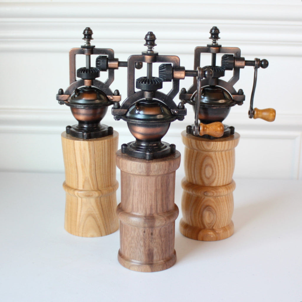 Antique Style Hardwood Pepper Grinder for Kitchen and Dining