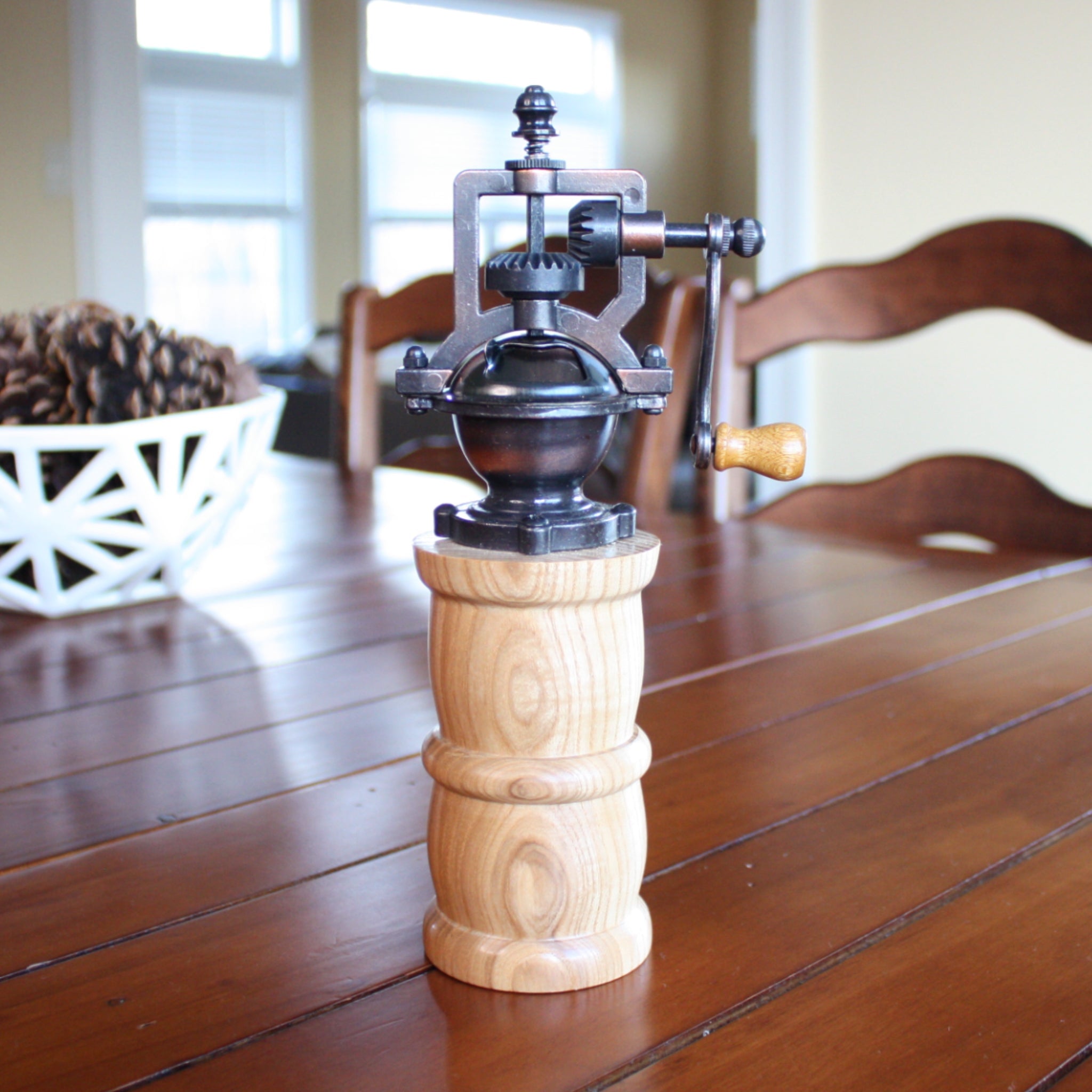 Antique Style Hardwood Pepper Grinder for Kitchen and Dining