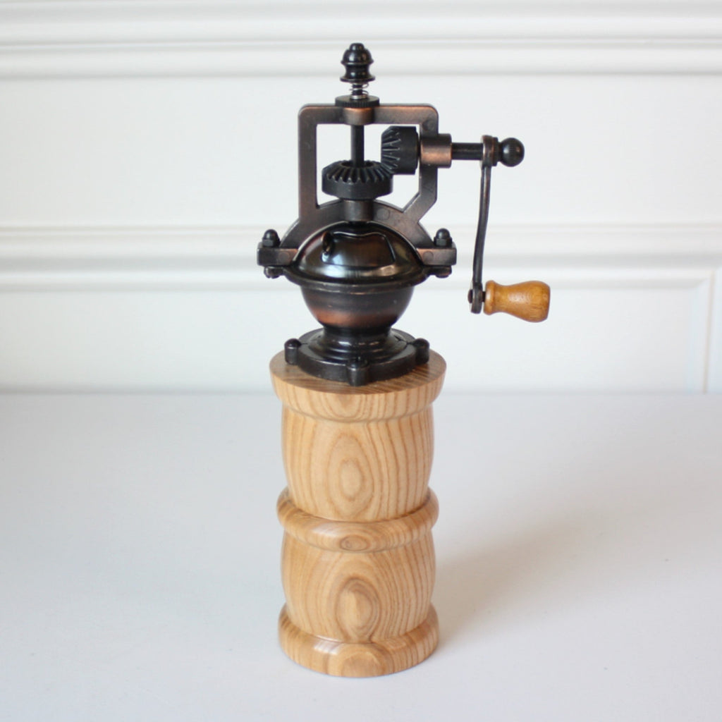 Antique Style Hardwood Pepper Grinder for Kitchen and Dining